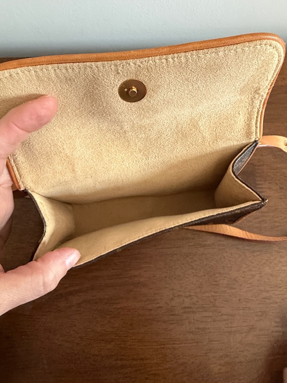 Louis Vuitton Monogram Crossbody in Brown with Vachetta Trim - Picture 3 of 12